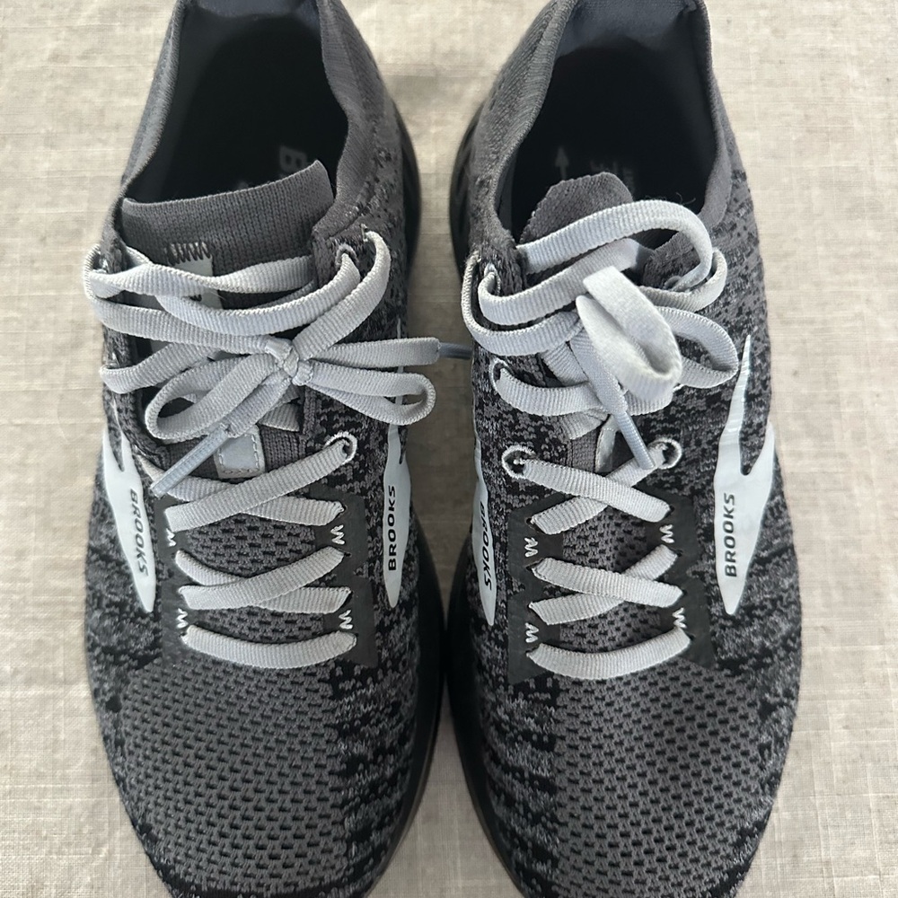 Brooks 1202971B004 Bedlam 2 Grey / Light Blue Running Shoes Women's size 8